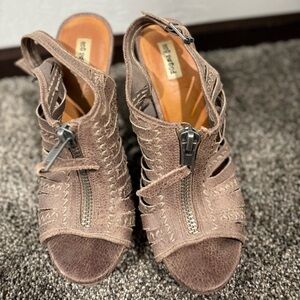 Not Rated Women's Tan Wedges